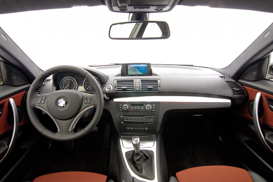 Торпедо BMW 135i Coupe (E82) 2008 года  (фото 20 из 34)